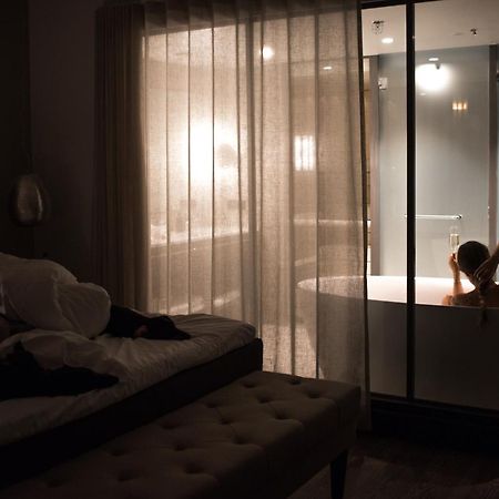 Lapland Hotels Bulevardi Helsinki Luaran gambar A woman in a hotel room