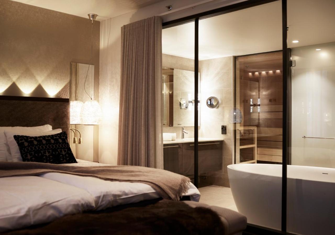 Lapland Hotels Bulevardi Helsinki Luaran gambar A bathroom with a freestanding bathtub